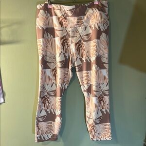 Nike Tropical Leaf Print Cropped Leggings
